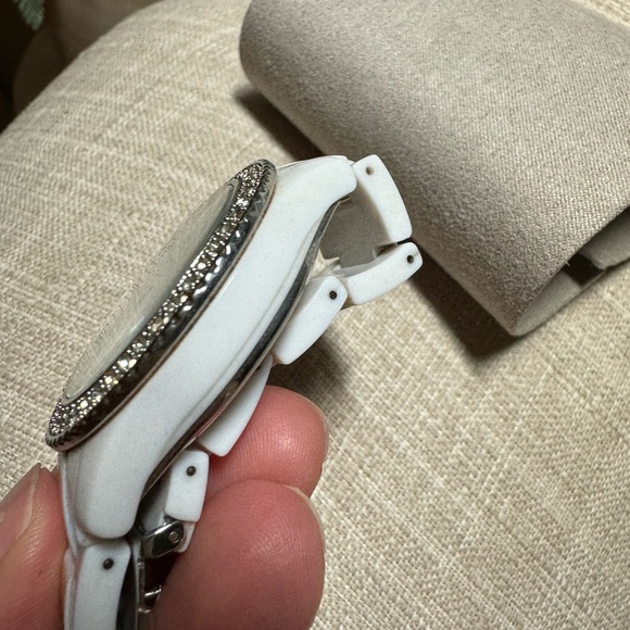 Used women’s white ceramic fossil watch - Picture 4 of 6